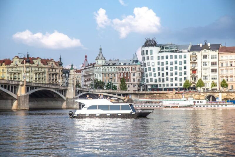 prague-private-river-cruise-with-unlimited-beer-or-prosecco