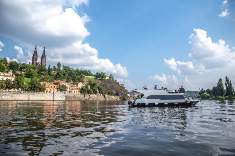 prague-private-river-cruise-with-unlimited-beer-or-prosecco