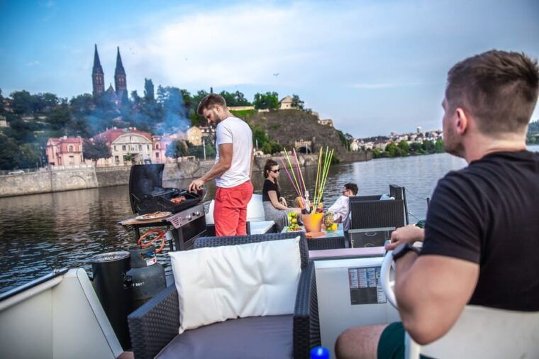 prague-private-river-cruise-with-unlimited-beer-or-prosecco