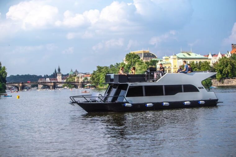 prague-private-river-cruise-with-unlimited-beer-or-prosecco