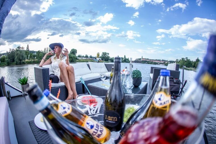 prague-private-river-cruise-with-unlimited-beer-or-prosecco