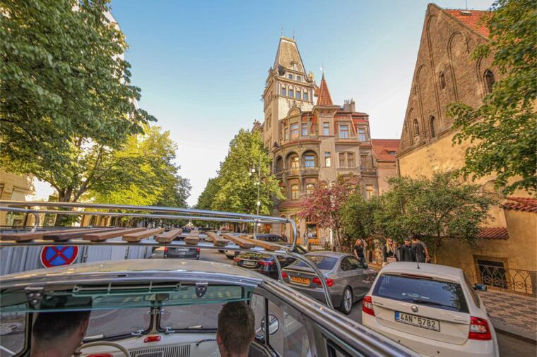 prague-private-sightseeing-tour-in-original-vw-samba-bus