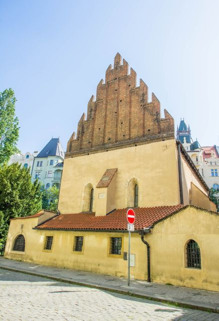 prague-private-tour-inside-the-jewish-cemetery-synagogues