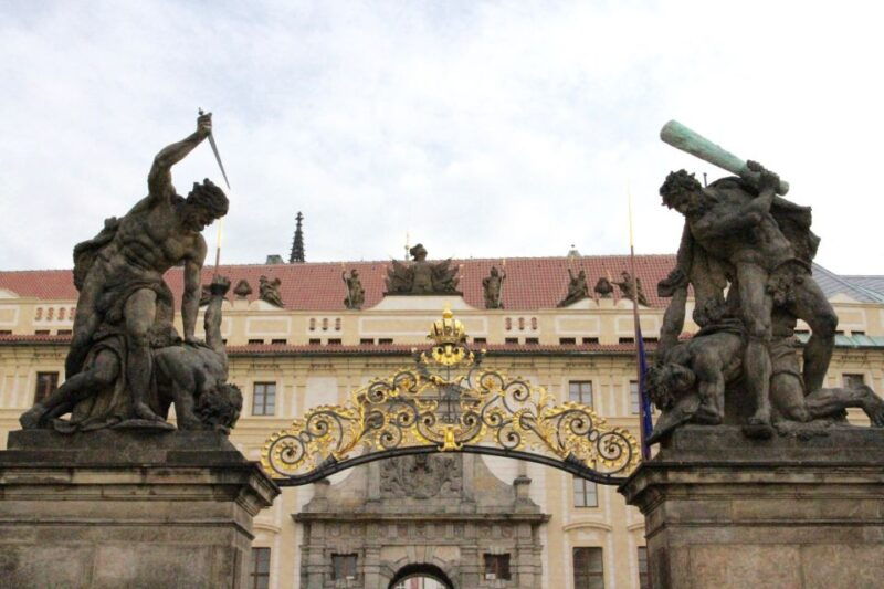 prague-private-tour-of-the-prague-castle-grounds