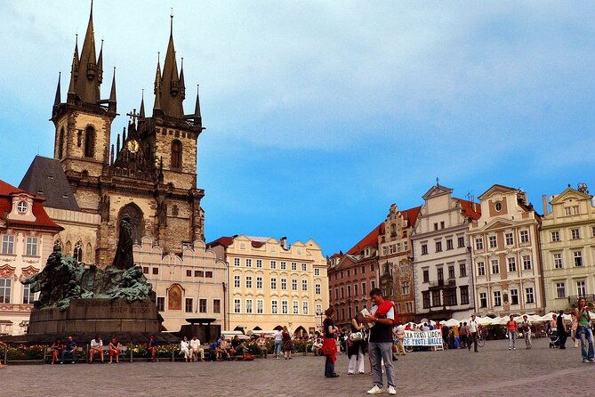 prague-private-tour-with-rooftop-bar-and-prosseco