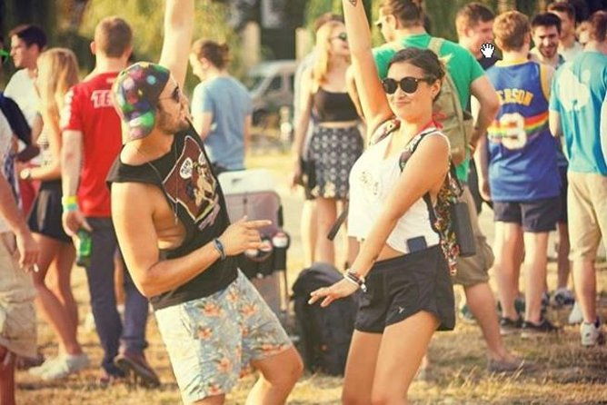 prague-riverside-party