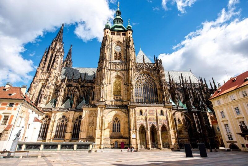 prague-royal-castle-st-vitus-golden-lane-tour-with-tickets