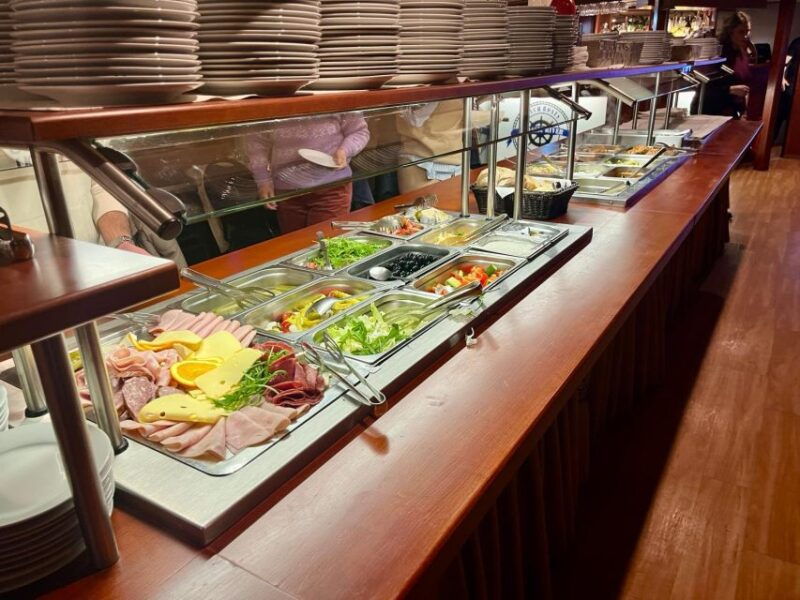 prague-sightseeing-boat-cruise-with-buffet-dinner-2