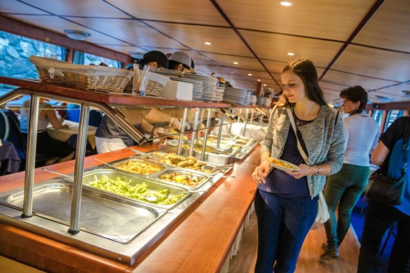 prague-sightseeing-boat-cruise-with-buffet-dinner-2