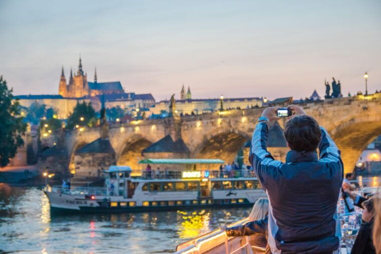 prague-sightseeing-boat-cruise-with-buffet-dinner-2