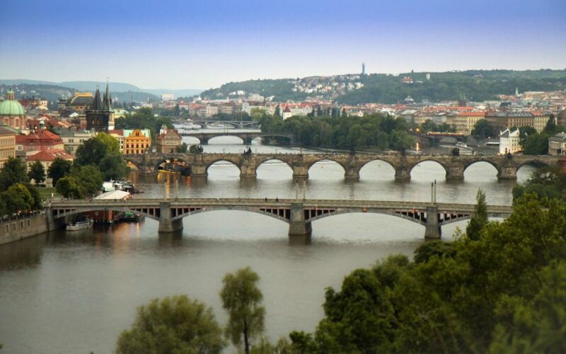 prague-stunning-viewpoints-castle-city-park-bike-tour