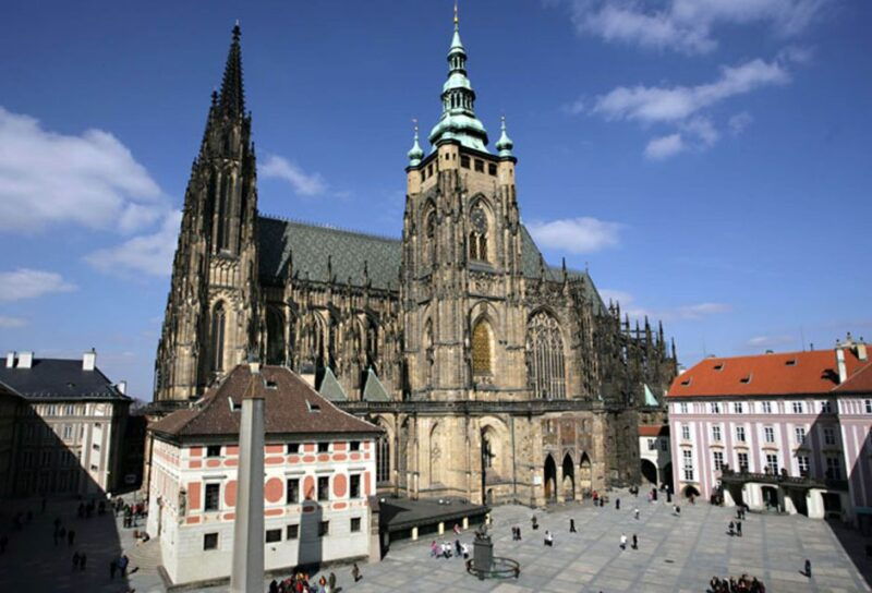 prague-stunning-viewpoints-castle-city-park-bike-tour