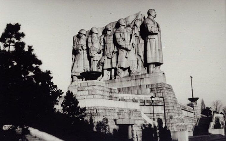 prague-stunning-viewpoints-castle-city-park-bike-tour