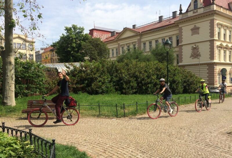 prague-stunning-viewpoints-castle-city-park-e-bike-tour