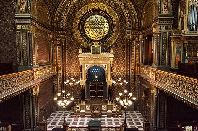 prague-tour-of-pinkas-klausen-maze-and-spanish-synagogues