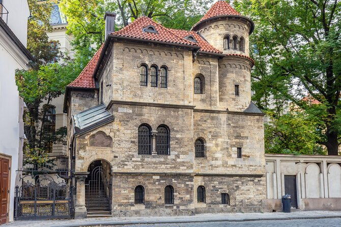 prague-tour-of-pinkas-klausen-maze-and-spanish-synagogues