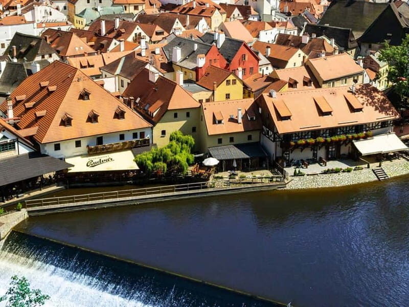 Prague: Transfer to Vienna via fabulous Cesky Krumlov - Savoring Local Flavors and Authentic Atmosphere