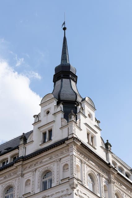 prague-ultimate-old-and-new-town-walking-tour-free-drink