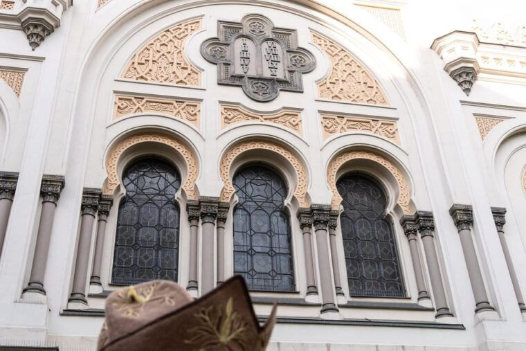 prague-ultimate-old-and-new-town-walking-tour-free-drink