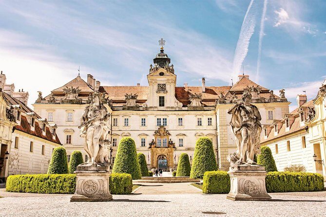 Prague-Vienna One-Way Sightseeing Day Tour - Who Is This Tour Best For?