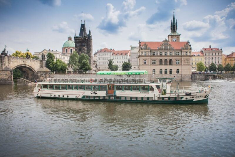 prague-vltava-river-evening-dinner-cruise