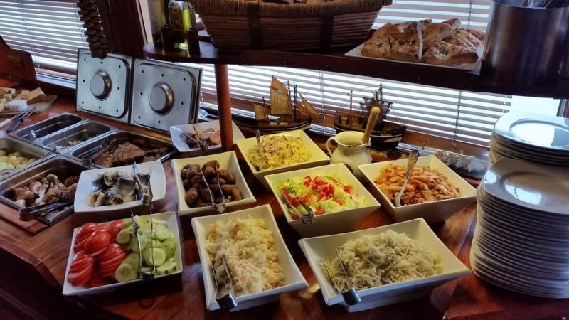 prague-vltava-river-evening-dinner-cruise