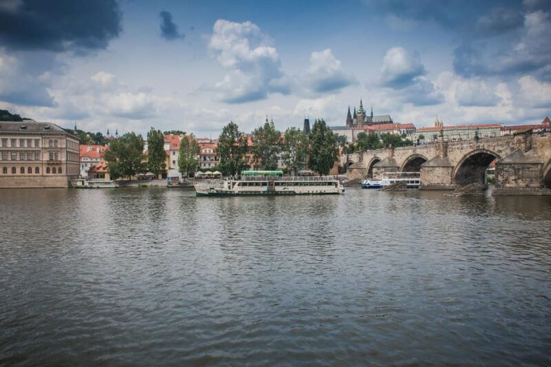 prague-vltava-river-evening-dinner-cruise