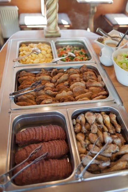 prague-vltava-river-evening-dinner-cruise