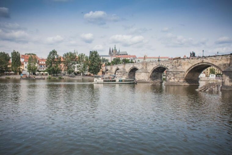 prague-vltava-river-evening-dinner-cruise