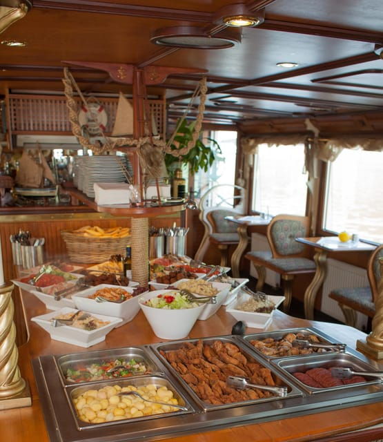 prague-vltava-river-evening-dinner-cruise