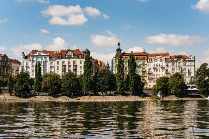 prague-vltava-river-guided-canoeing-tour
