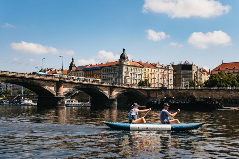prague-vltava-river-guided-canoeing-tour