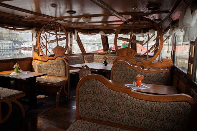 prague-vltava-river-lunch-cruise