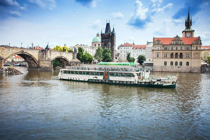 prague-vltava-river-lunch-cruise