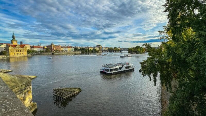 prague-vltava-river-sightseeing-cruise-2