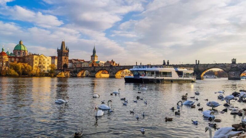 prague-vltava-river-sightseeing-cruise-2