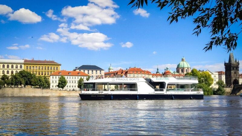 prague-vltava-river-sightseeing-cruise-2