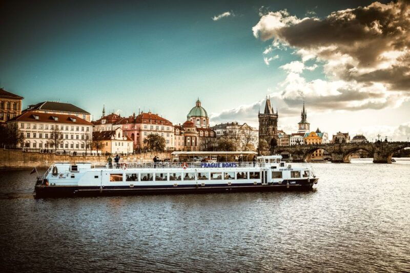 prague-vltava-river-sightseeing-cruise