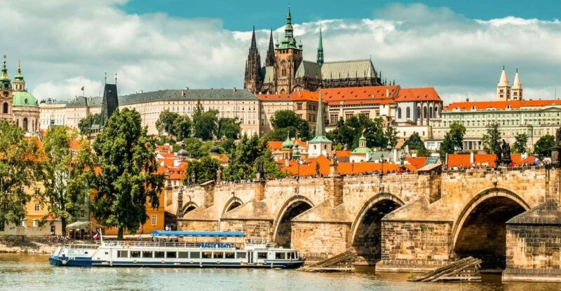 prague-vltava-river-sightseeing-cruise