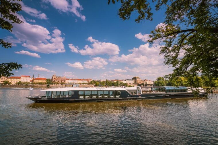 prague-vltava-river-sightseeing-cruise