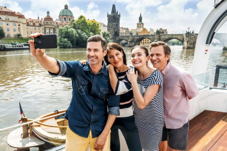 prague-vltava-river-sightseeing-cruise