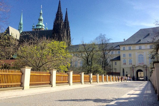 prague-walking-tour-in-german-old-town-and-prague-castle