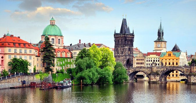 prague-walking-tour-of-old-town-charles-bridge-and-prague-castle