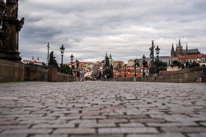 prague-walking-tour-of-old-town-charles-bridge-and-prague-castle