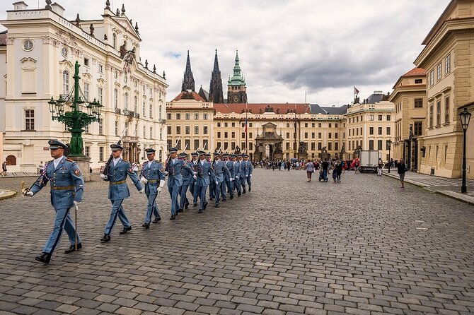 prague-walking-tour-of-old-town-charles-bridge-and-prague-castle