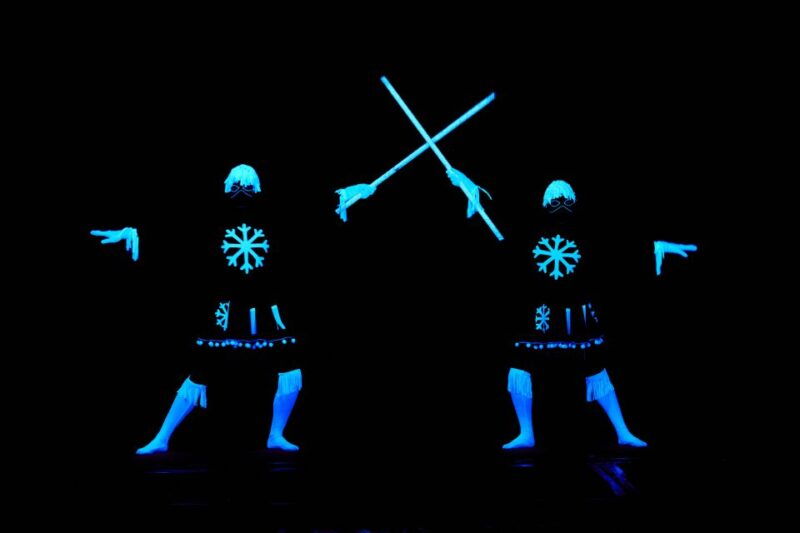 prague-wow-show-black-light-theater