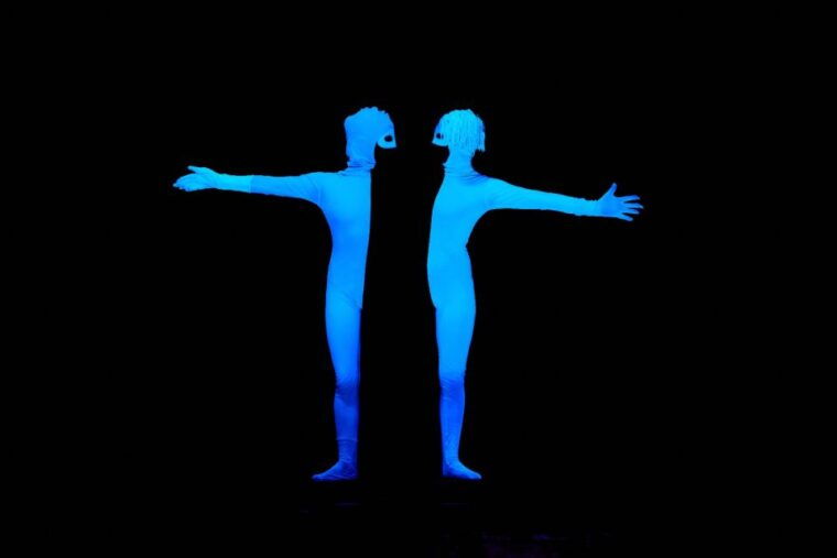 prague-wow-show-black-light-theater