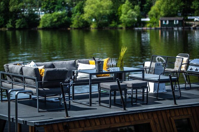 prague-yachtboat-classic-cruise-with-unlimited-beer-or-prosecco-2