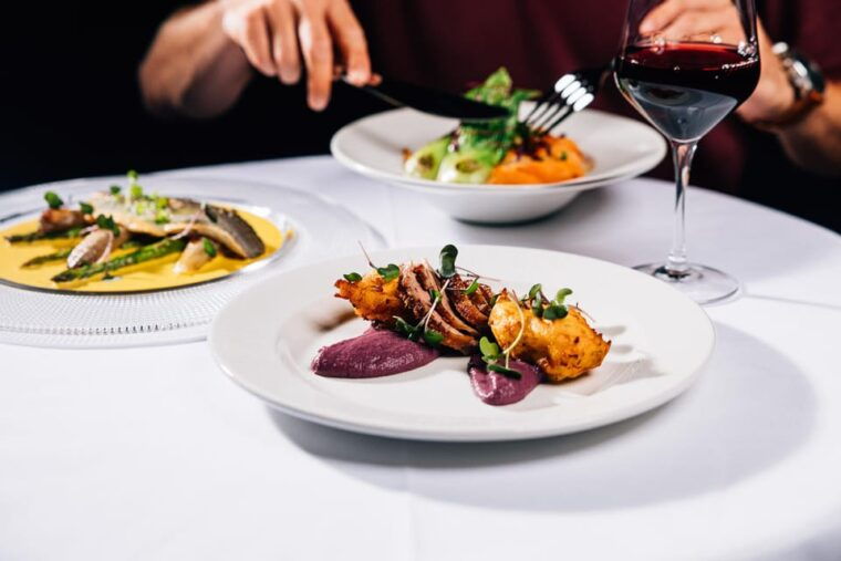 praguebreathtaking-cabaret-show-with-4-course-dinner-option