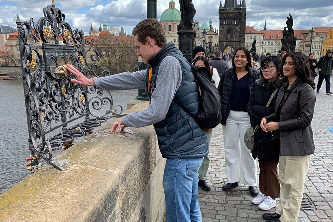 pragues-top-sights-old-town-jewish-quarter-charles-bridge-tip-based-tour